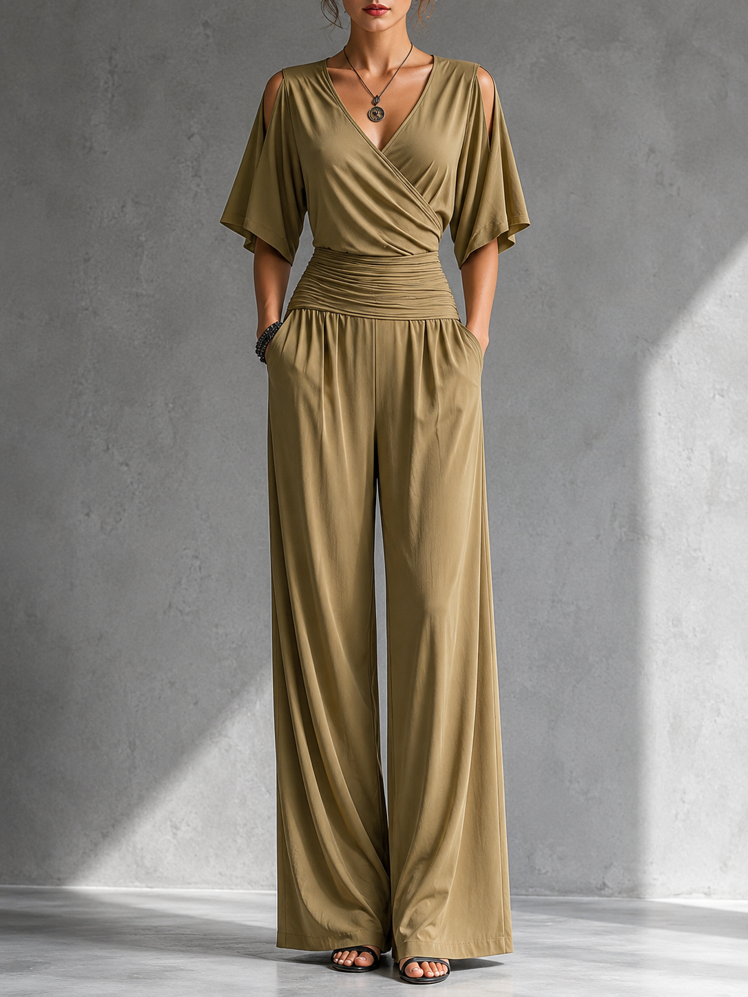 Alsia | Elegante conjunto con efecto cartera y patas anchas.
