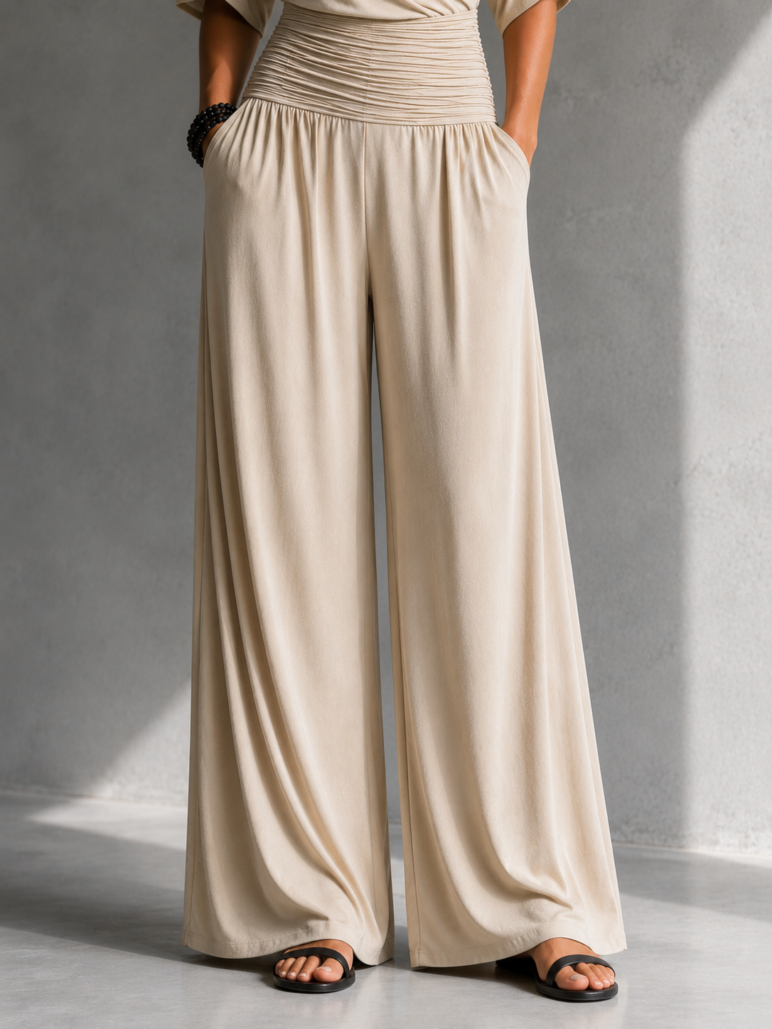 Alsia | Elegante conjunto con efecto cartera y patas anchas.